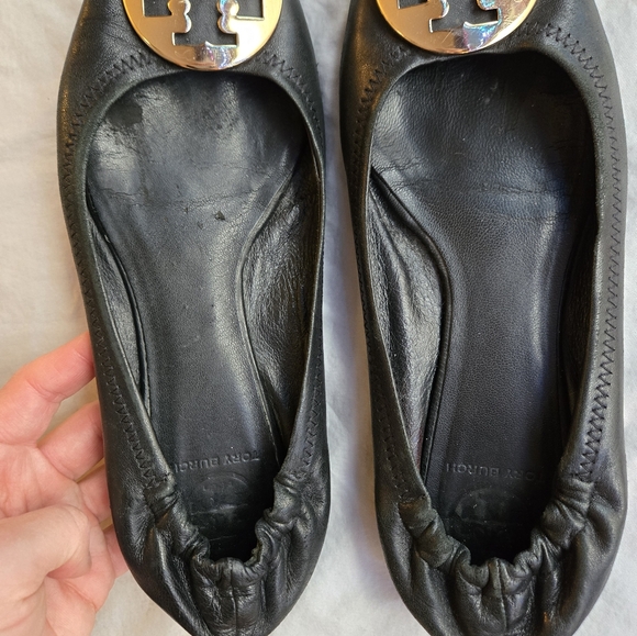 Tory Burtch Reva Ballet Flats Black Leather 8.5 Gold Medallion - Picture 12 of 12